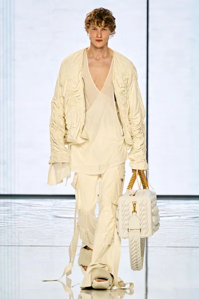 Look 27